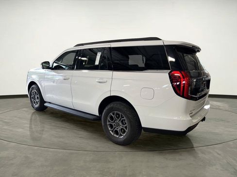 Used 2025 Ford Expedition Active AWD/4WD image 2
