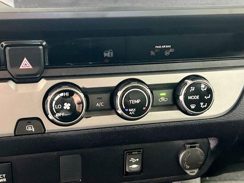 Used 2018 Toyota Tacoma SR w/ SR Convenience Package image 25