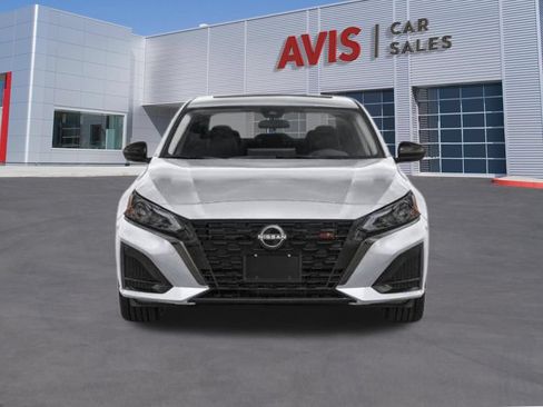 Used 2025 Nissan Altima 2.5 SR FWD image 9