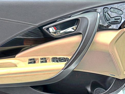 Used 2017 Hyundai Azera FWD image 16