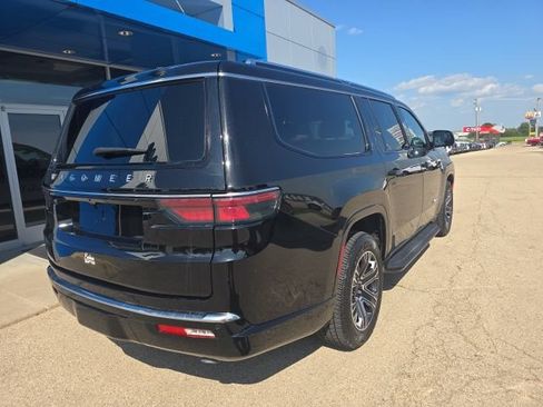 Used 2024 Jeep Wagoneer L 4WD w/ Premium Group I image 9