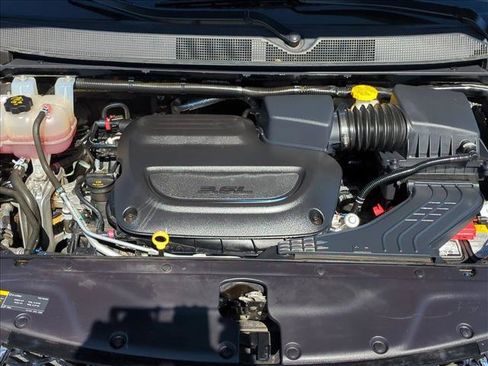 Used 2023 Chrysler Pacifica Touring-L FWD image 22