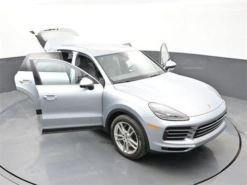 Used 2020 Porsche Cayenne S image 33