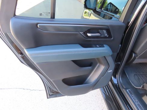 Used 2025 GMC Yukon AT4 AWD/4WD image 34