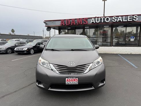 Used 2016 Toyota Sienna LE image 8