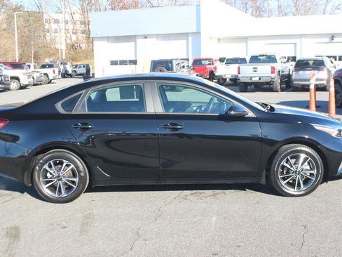 Used 2023 Kia Forte LXS w/ LXS Technology Package image 8