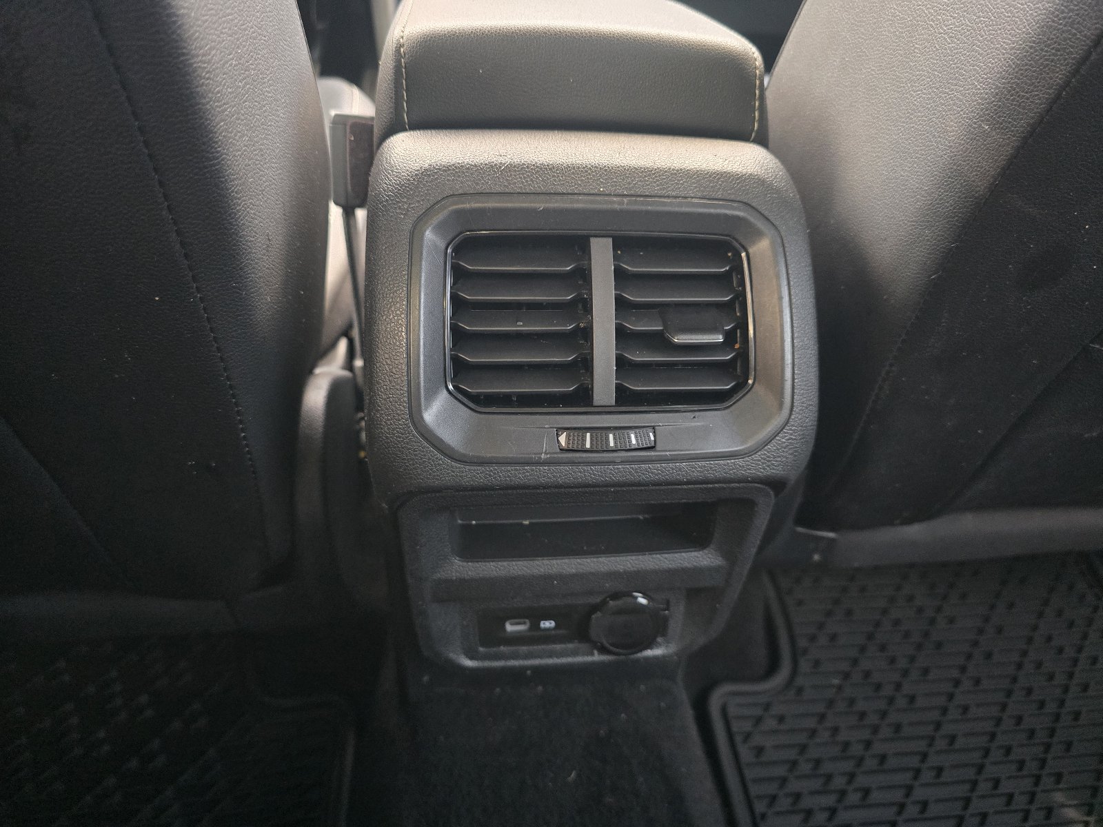 Used 2023 Volkswagen Tiguan SE R-Line FWD image 25