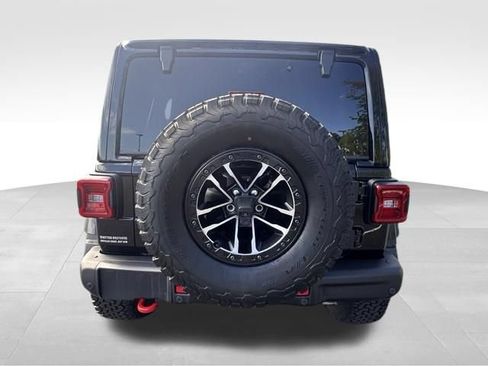 Used 2025 Jeep Wrangler Unlimited Rubicon AWD/4WD image 6