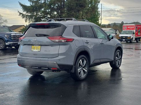 Used 2024 Nissan Rogue SL w/ SL Premium Package image 5