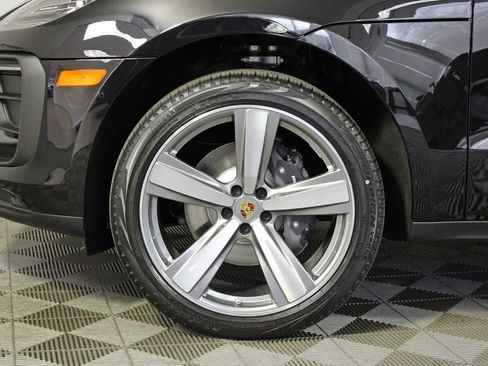 Certified 2025 Porsche Macan image 10