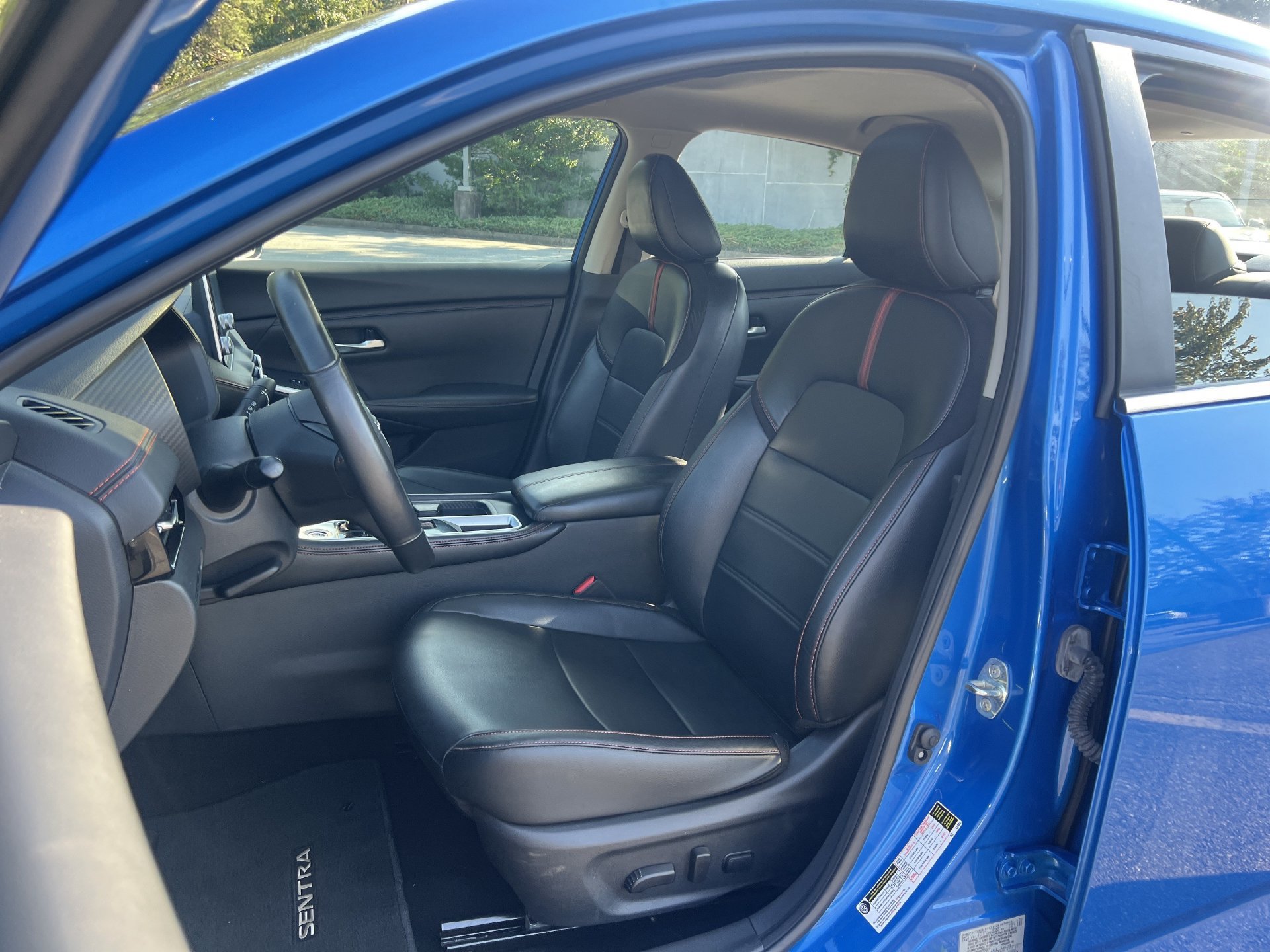 Used 2025 Nissan Sentra SR w/ SR Premium Package FWD image 17