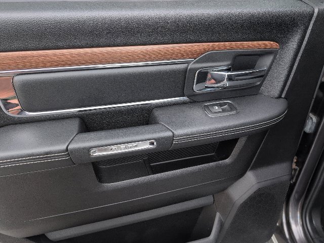 Used 2014 RAM 1500 Laramie w/ Convenience Group AWD/4WD image 16