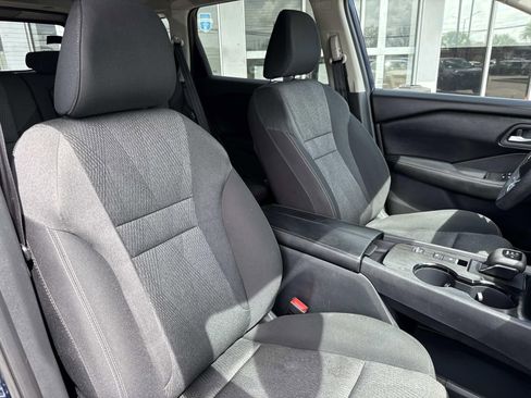 Used 2024 Nissan Rogue SV FWD image 11