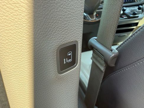 Used 2017 Chrysler Pacifica Touring-L image 33