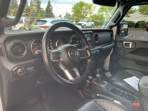 Used 2021 Jeep Gladiator Overland image 11