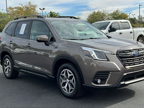 Used 2024 Subaru Forester Premium AWD/4WD image 3
