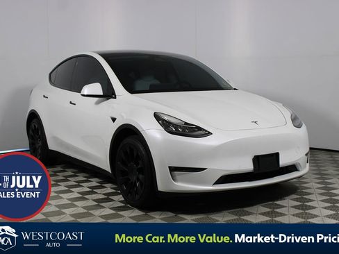 Used 2022 Tesla Model Y Long Range AWD/4WD image 1
