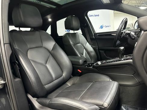 Used 2023 Porsche Macan Turbo AWD/4WD image 24