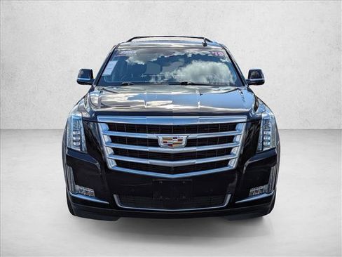 Used 2019 Cadillac Escalade Premium Luxury image 2