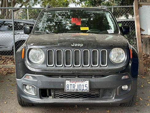 Used 2018 Jeep Renegade Latitude FWD image 3