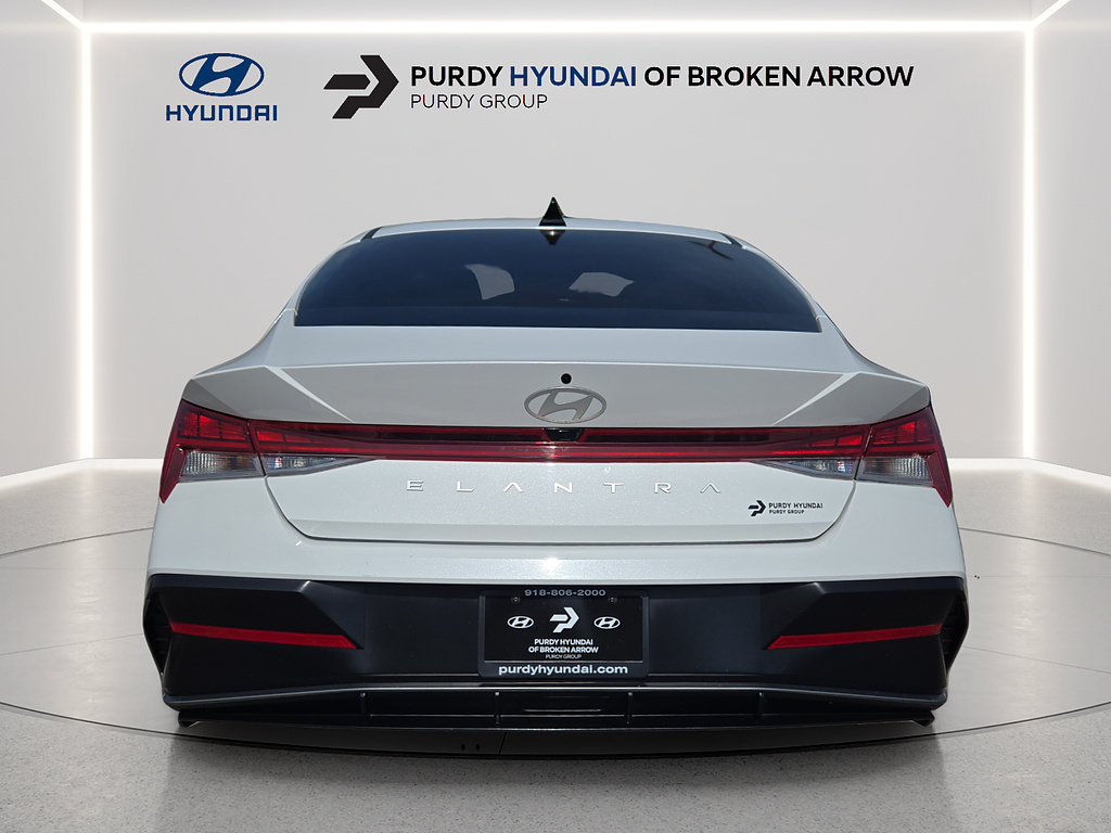 Certified 2025 Hyundai Elantra SEL FWD image 6