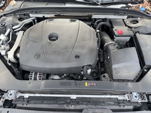 Used 2021 Volvo S60 T5 Momentum w/ Protection Package Premier image 9