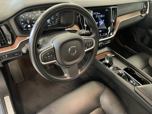 Used 2022 Volvo S60 B5 Momentum w/ Premium Package image 11