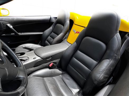 Used 2007 Chevrolet Corvette Convertible w/ Preferred Equipment Group RWD image 17
