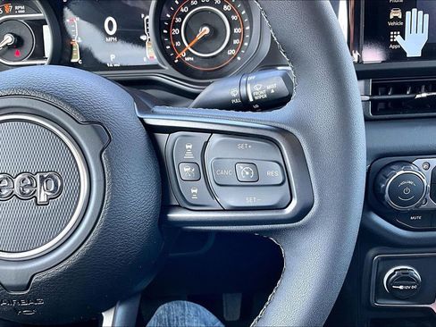 New 2026 Jeep Gladiator Sahara image 7