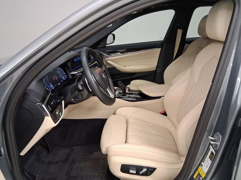 Used 2023 BMW 530e w/ Premium Package RWD image 3