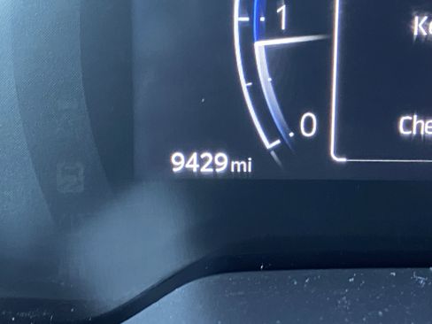 Used 2024 Toyota Corolla Cross XLE image 29