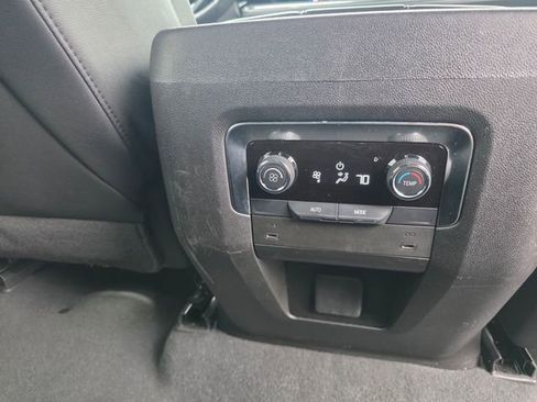 Used 2025 Chevrolet Suburban Z71 AWD/4WD image 15