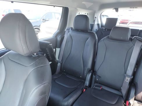 Used 2024 Kia Carnival SX FWD image 12