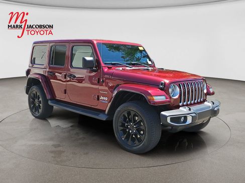 Used 2021 Jeep Wrangler Unlimited Sahara w/ Cold Weather Group AWD/4WD image 3