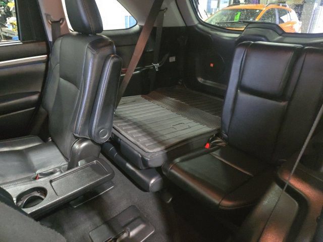 Used 2019 Toyota Highlander Limited Platinum AWD/4WD image 29