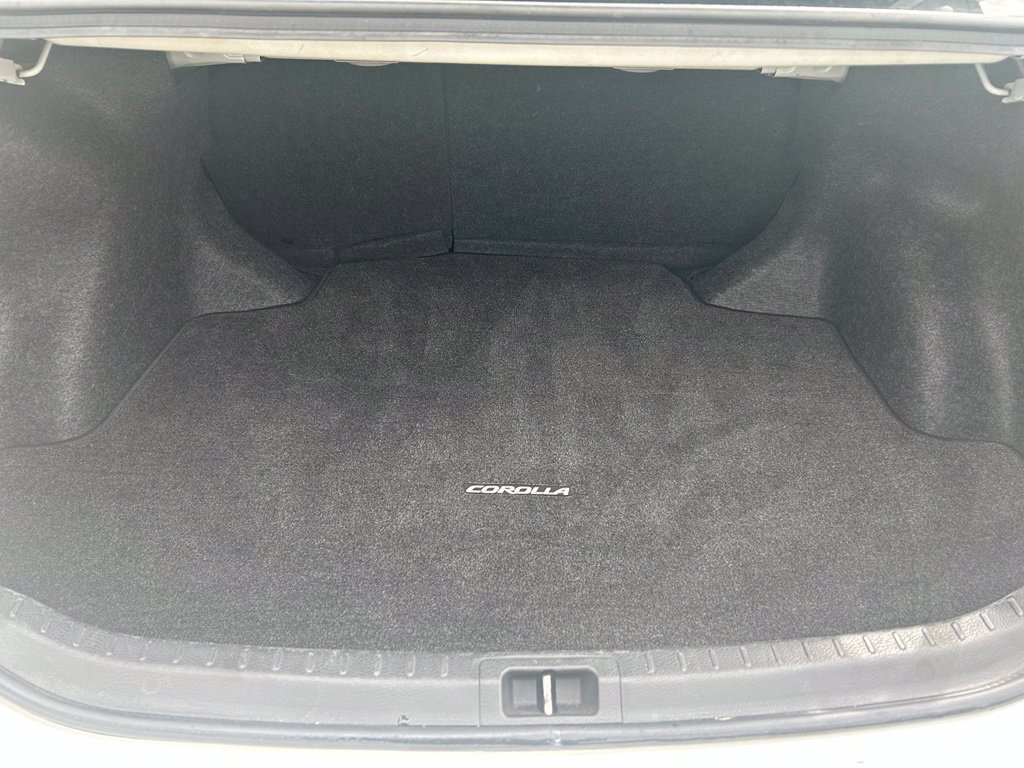 Used 2017 Toyota Corolla LE w/ Carpet Mat Package (TMS) FWD image 26