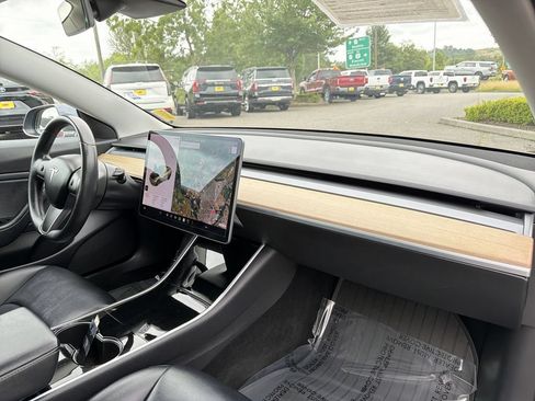 Used 2019 Tesla Model 3 Standard Range Plus RWD image 28