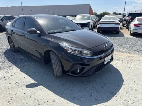 Used 2023 Kia Forte LXS FWD image 3