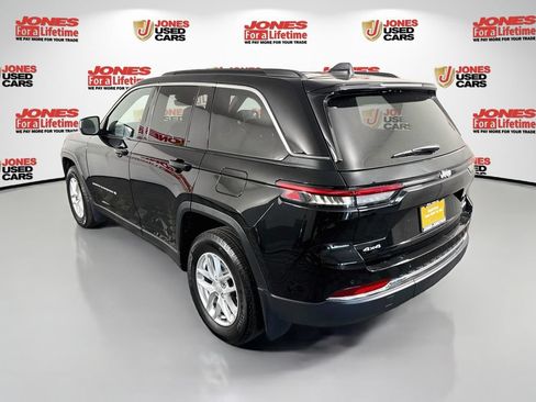 Used 2025 Jeep Grand Cherokee Laredo X AWD/4WD image 2