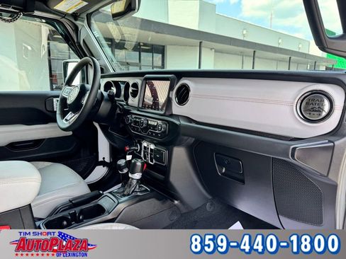 Used 2023 Jeep Gladiator Overland AWD/4WD image 40