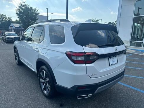 Used 2024 Honda Pilot Touring image 6