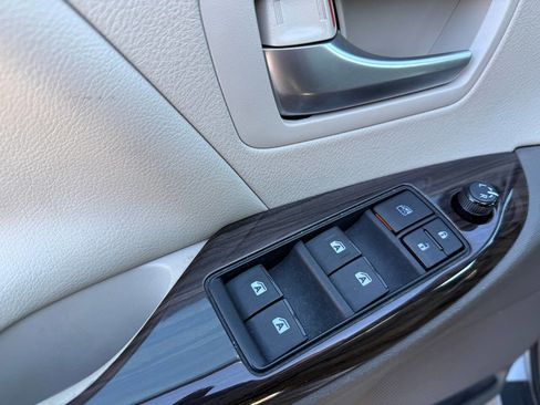 Used 2015 Toyota Sienna XLE Premium AWD/4WD image 14