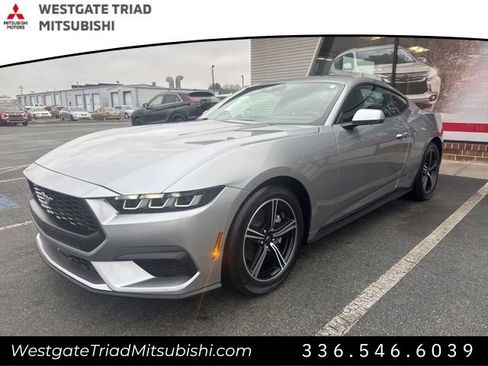 Used 2024 Ford Mustang Premium image 3