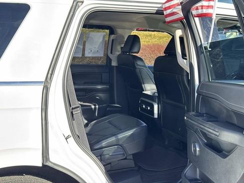 Used 2024 Ford Expedition XLT image 12