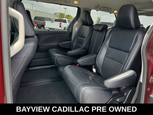 Used 2017 Toyota Sienna SE FWD image 21