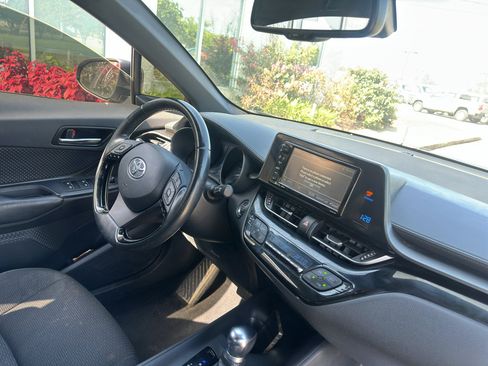Used 2018 Toyota C-HR XLE FWD image 11
