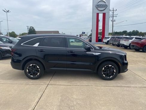Used 2024 Kia Sorento S image 7