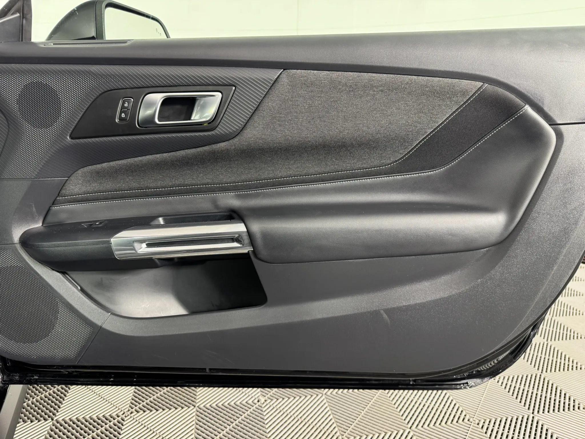 Used 2025 Ford Mustang Coupe RWD image 35