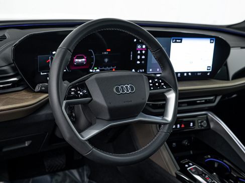 Used 2025 Audi Q5 Premium w/ Convenience Package AWD/4WD image 11