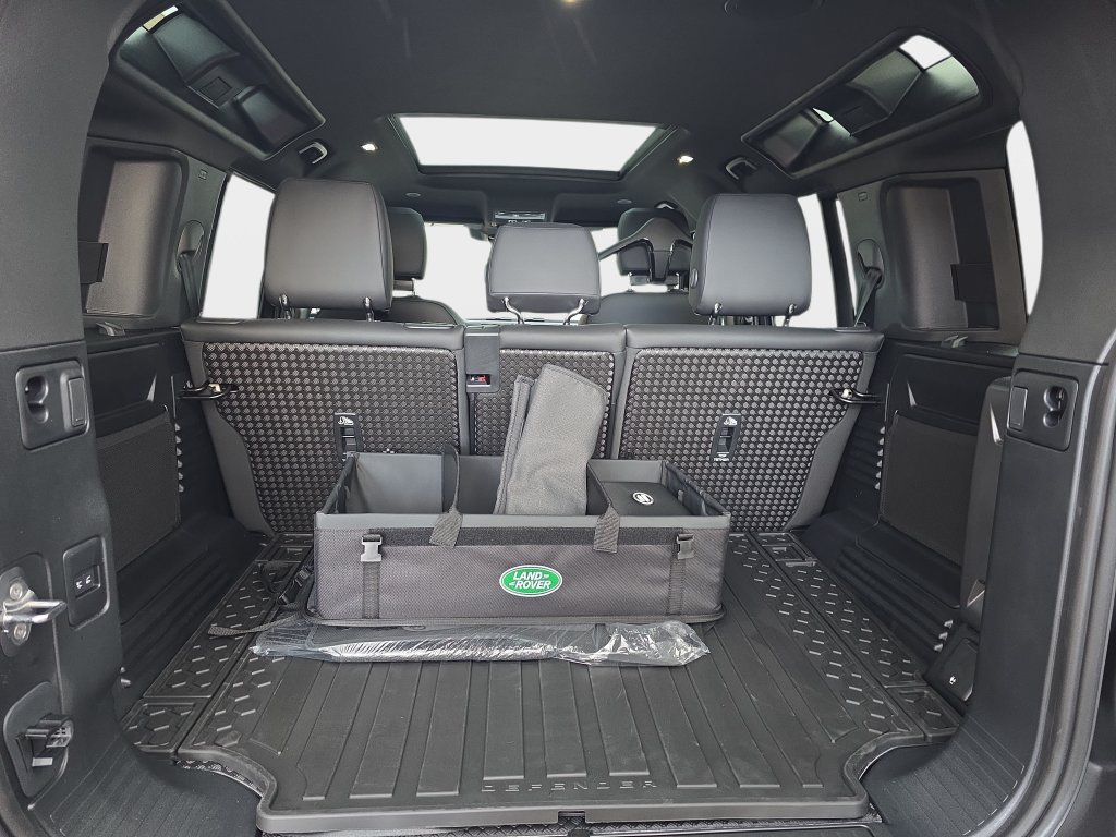 New 2026 Land Rover Defender 110 X-Dynamic SE AWD/4WD image 10